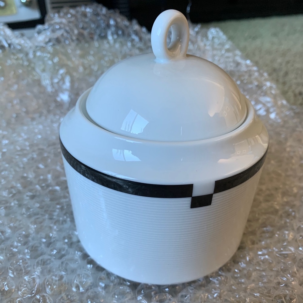 Sugar Bowl & Lid
Midnight
by MIKASA